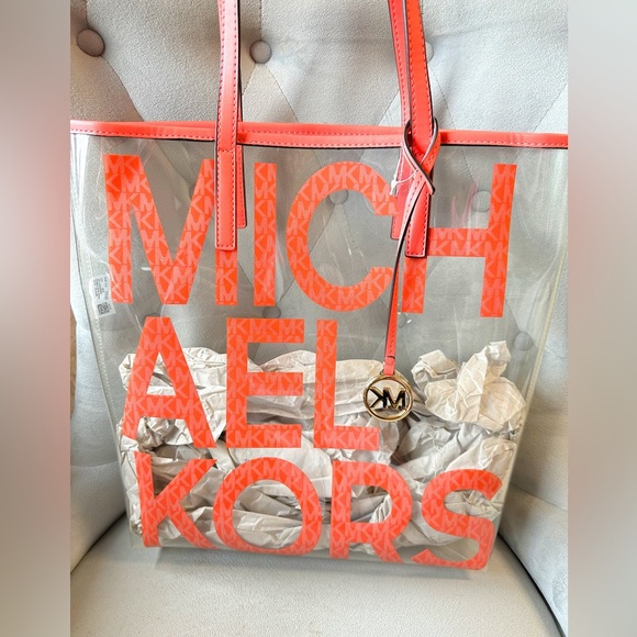 Michael Kors Handbags - NWOT MICHAEL KORS LARGE BAG